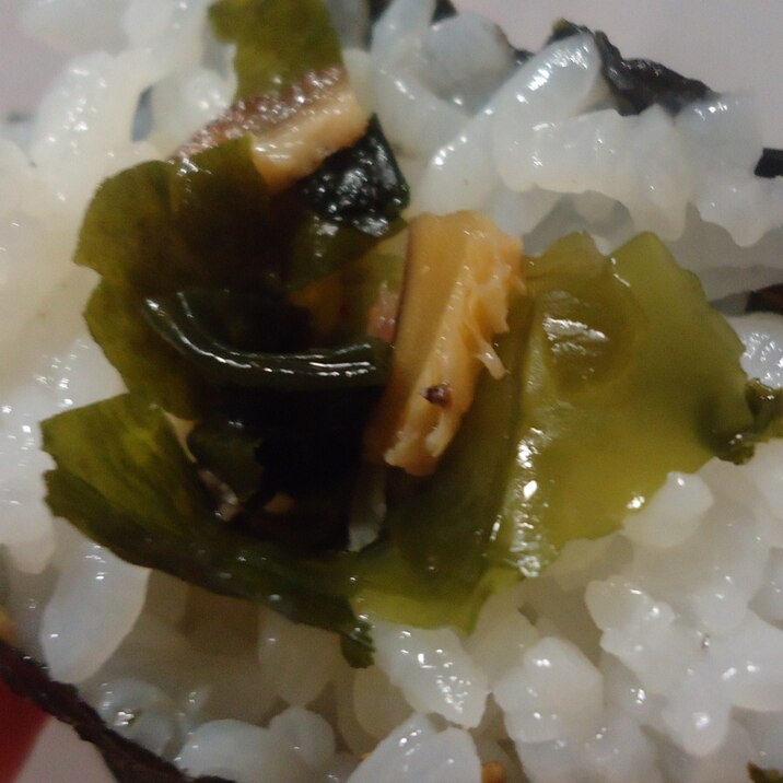胡麻油風味のワカメ手巻き寿司